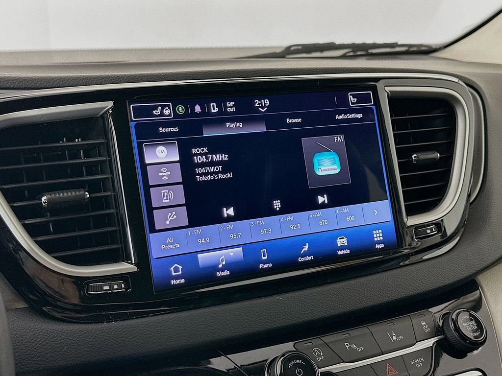 Used 2024 Chrysler Pacifica Touring-L FWD image 20