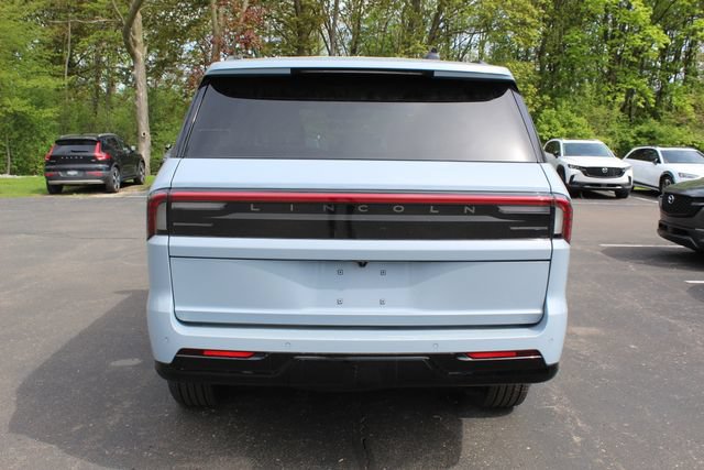 New 2026 Lincoln Navigator Reserve w/ Jet Appearance Package AWD/4WD image 4