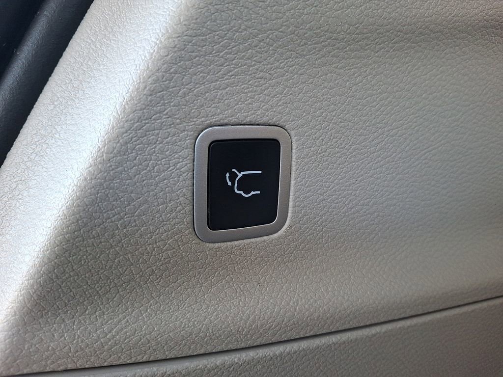Used 2023 Chrysler Pacifica Touring-L FWD image 27