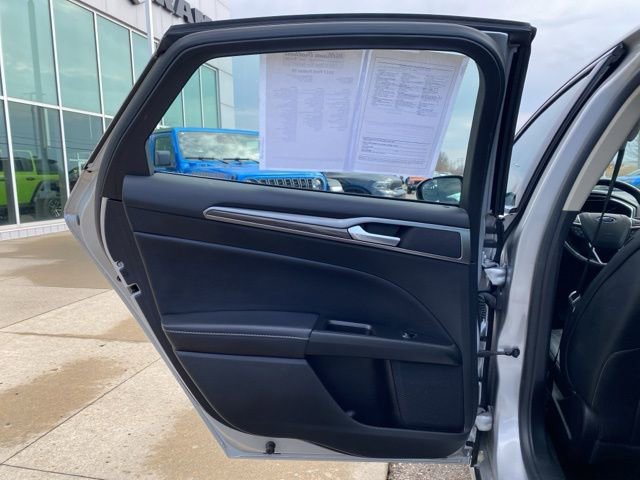 Used 2017 Ford Fusion SE w/ Fusion SE Technology Package image 20