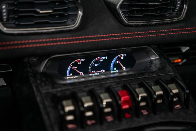 Used 2019 Lamborghini Huracan Performante AWD/4WD image 21