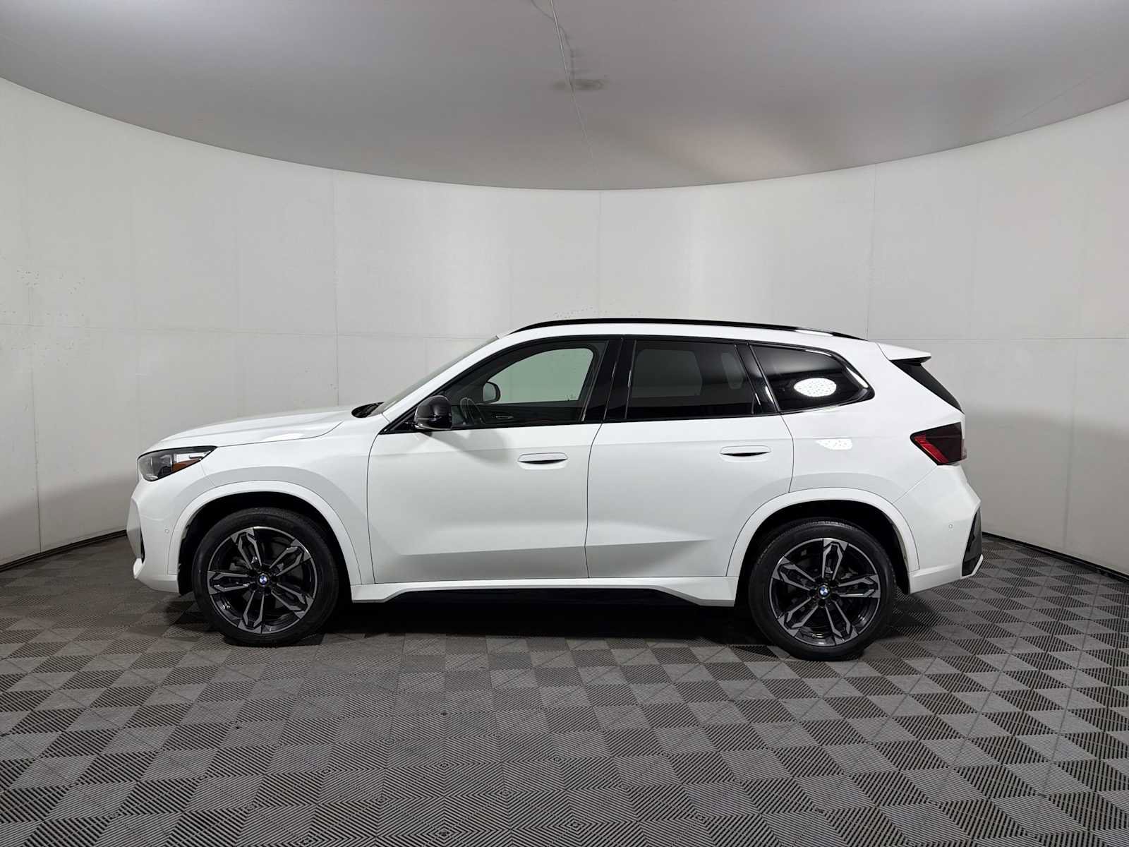 Certified 2023 BMW X1 xDrive28i w/ M Sport Package AWD/4WD image 4