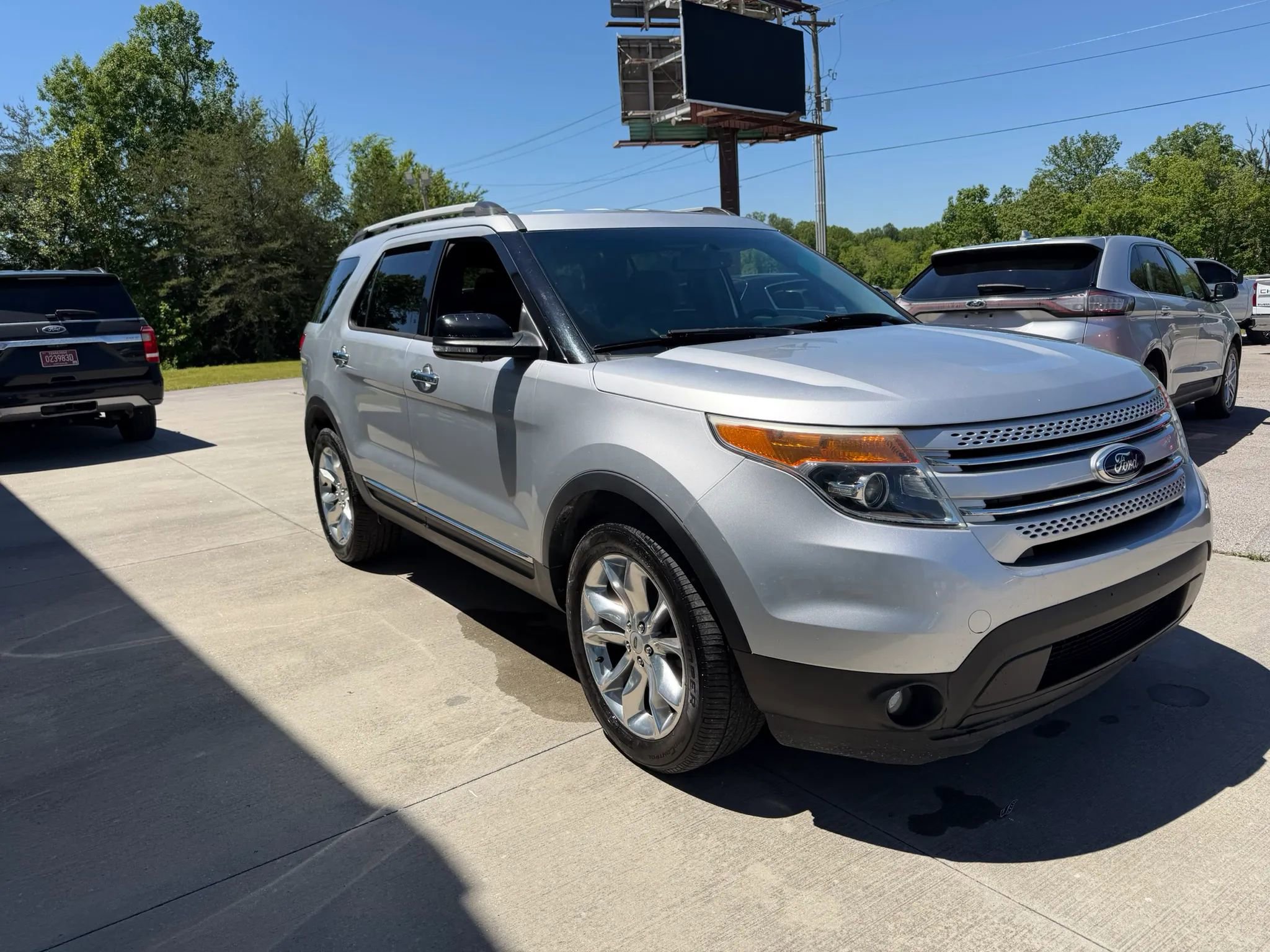 Used 2013 Ford Explorer XLT AWD/4WD image 4