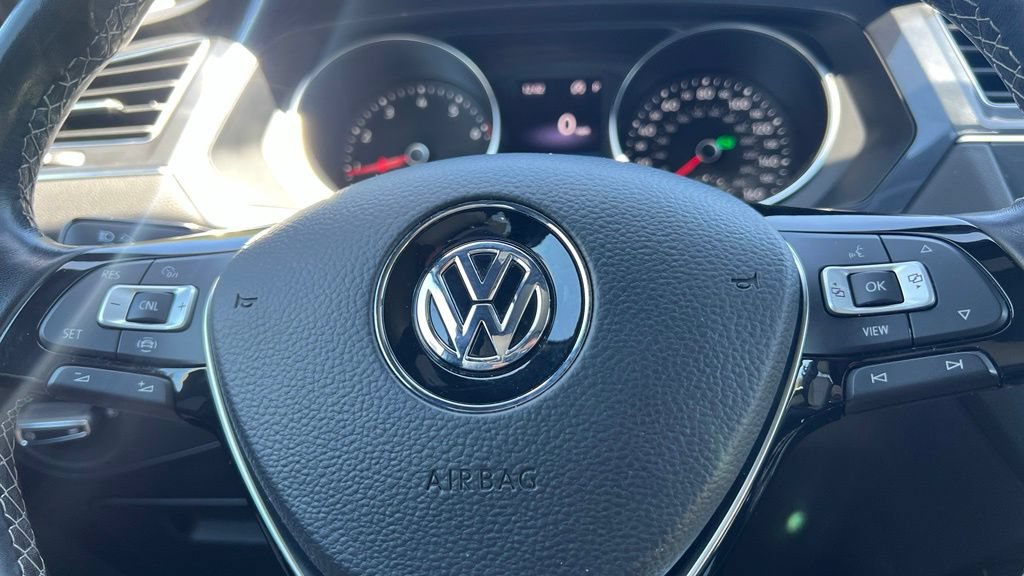 Used 2020 Volkswagen Tiguan SE R-Line AWD/4WD image 38