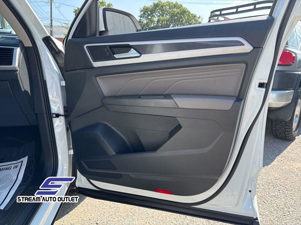 Used 2022 Volkswagen Atlas SEL R-Line image 13