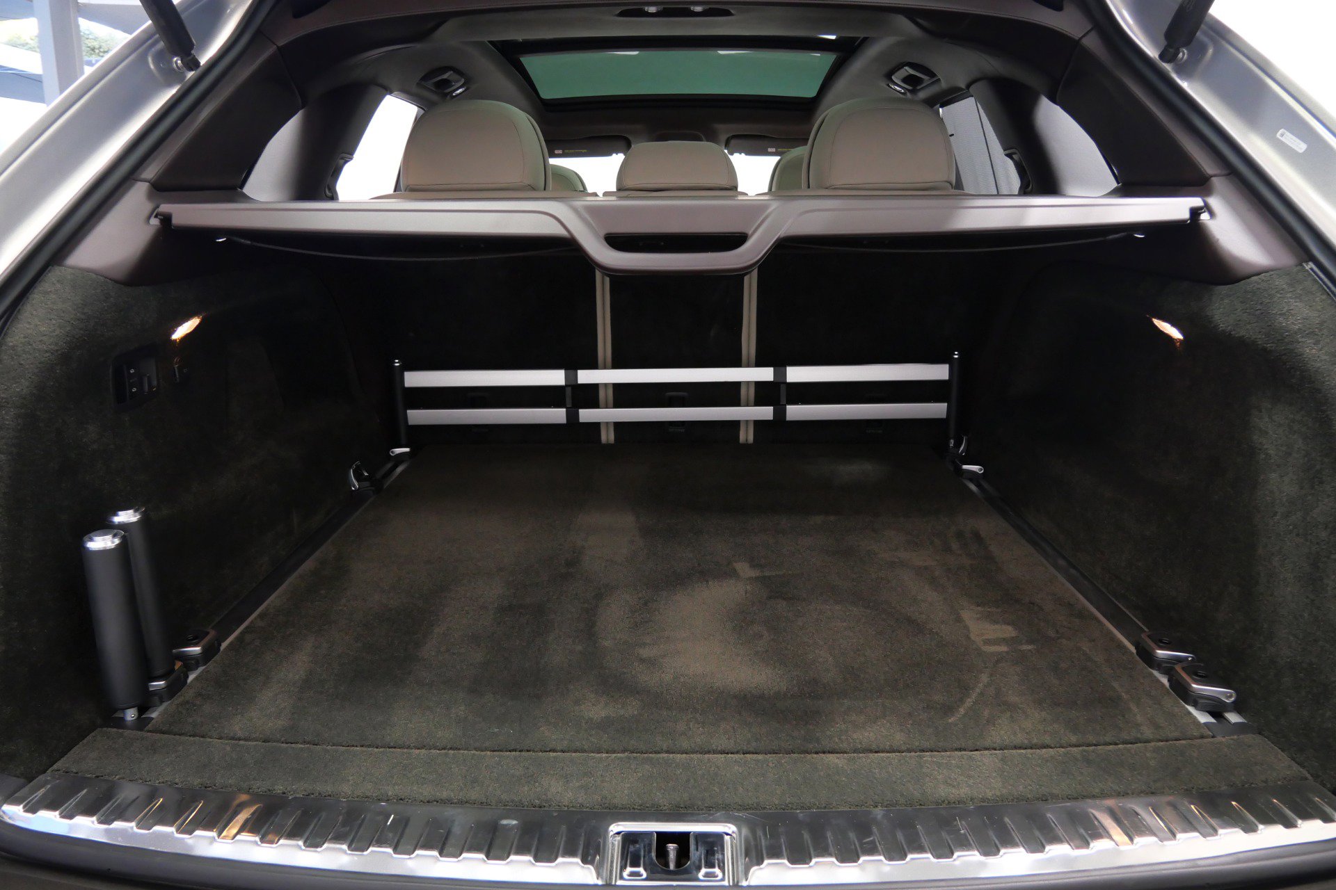 Used 2021 Bentley Bentayga Plug-In Hybrid image 19