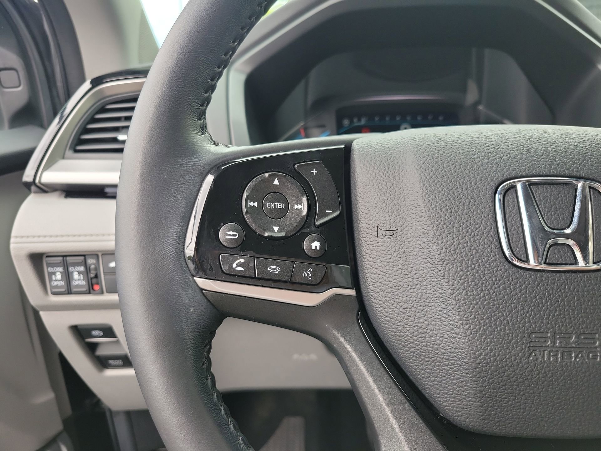 Used 2024 Honda Odyssey Touring image 30