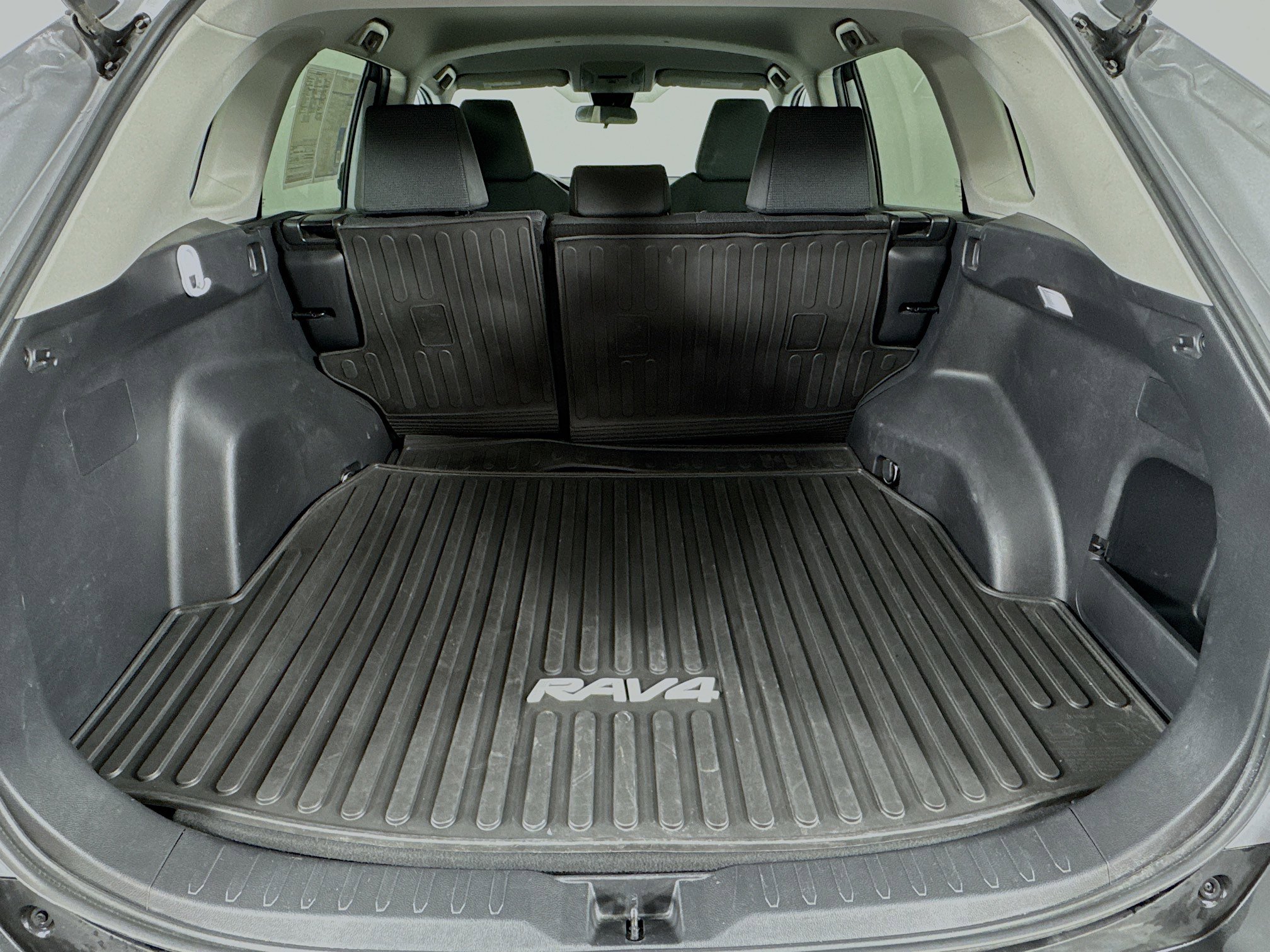 Used 2022 Toyota RAV4 LE image 24