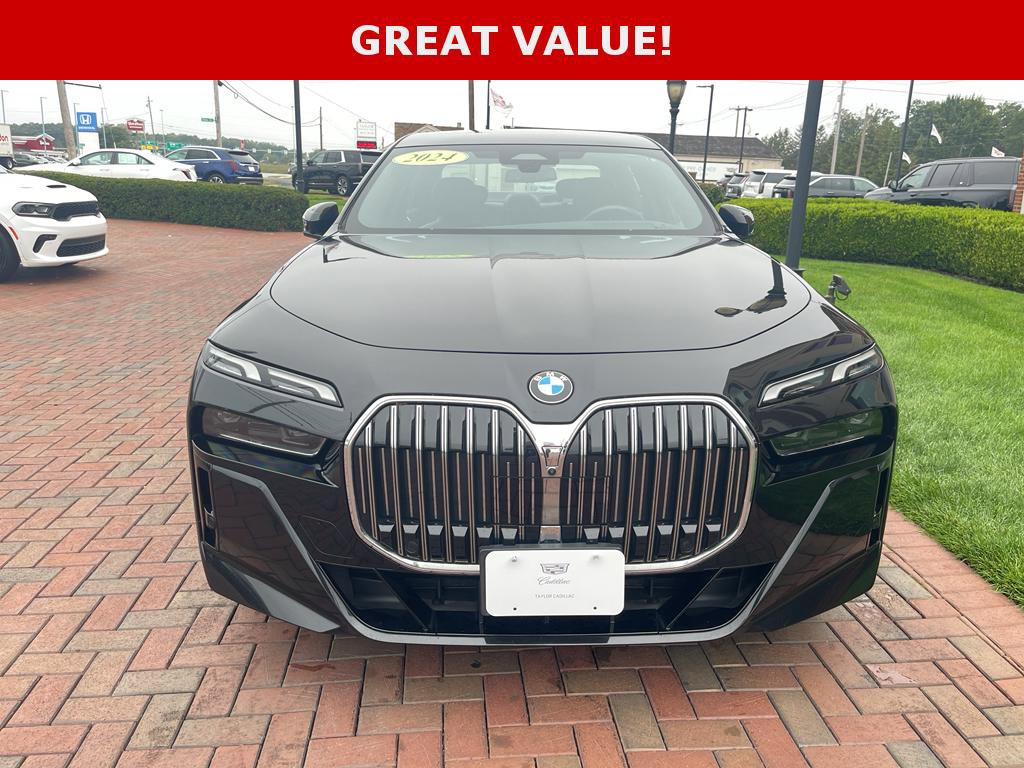 Used 2024 BMW 740i xDrive image 3