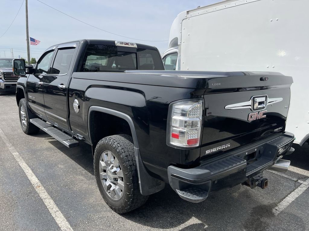 Used 2017 GMC Sierra 2500 Denali w/ Suspension Package, Off-Road AWD/4WD image 11