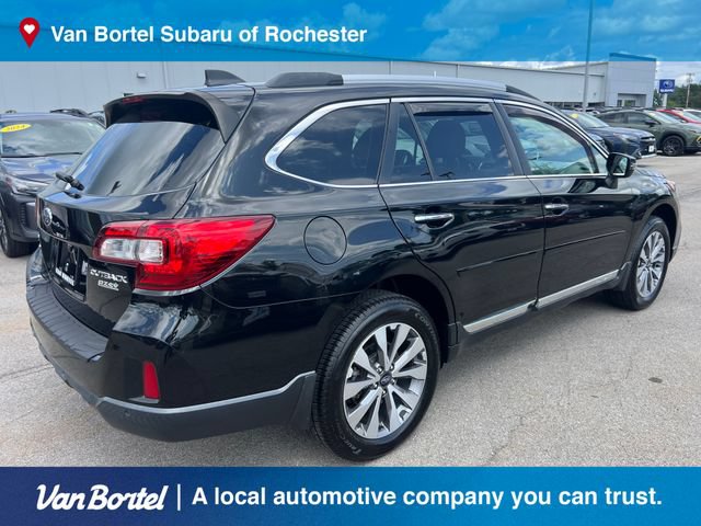 Used 2017 Subaru Outback 2.5i Touring AWD/4WD image 6