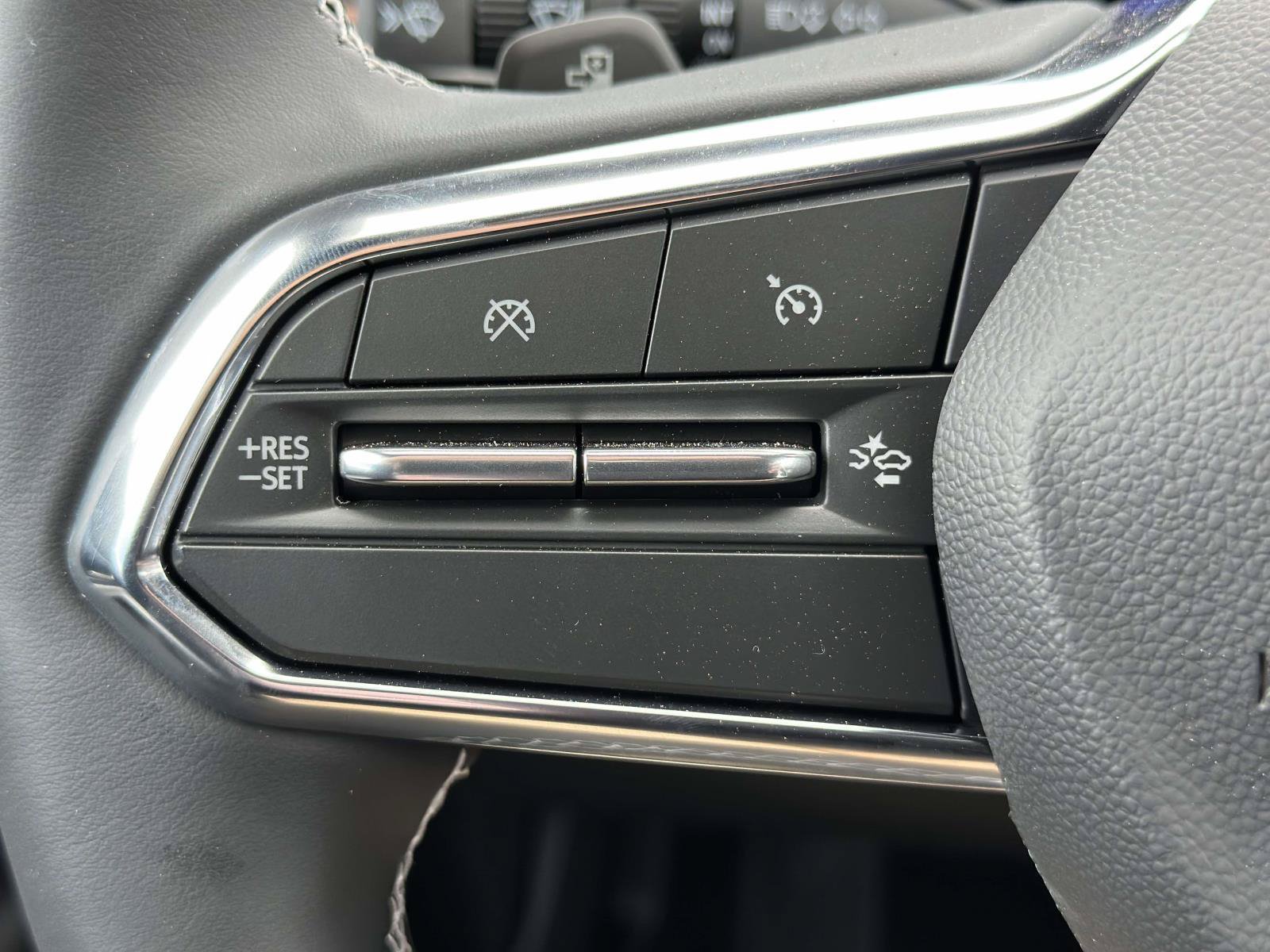New 2026 Chevrolet Equinox EV LT w/ LPO, Blackout Package FWD image 14