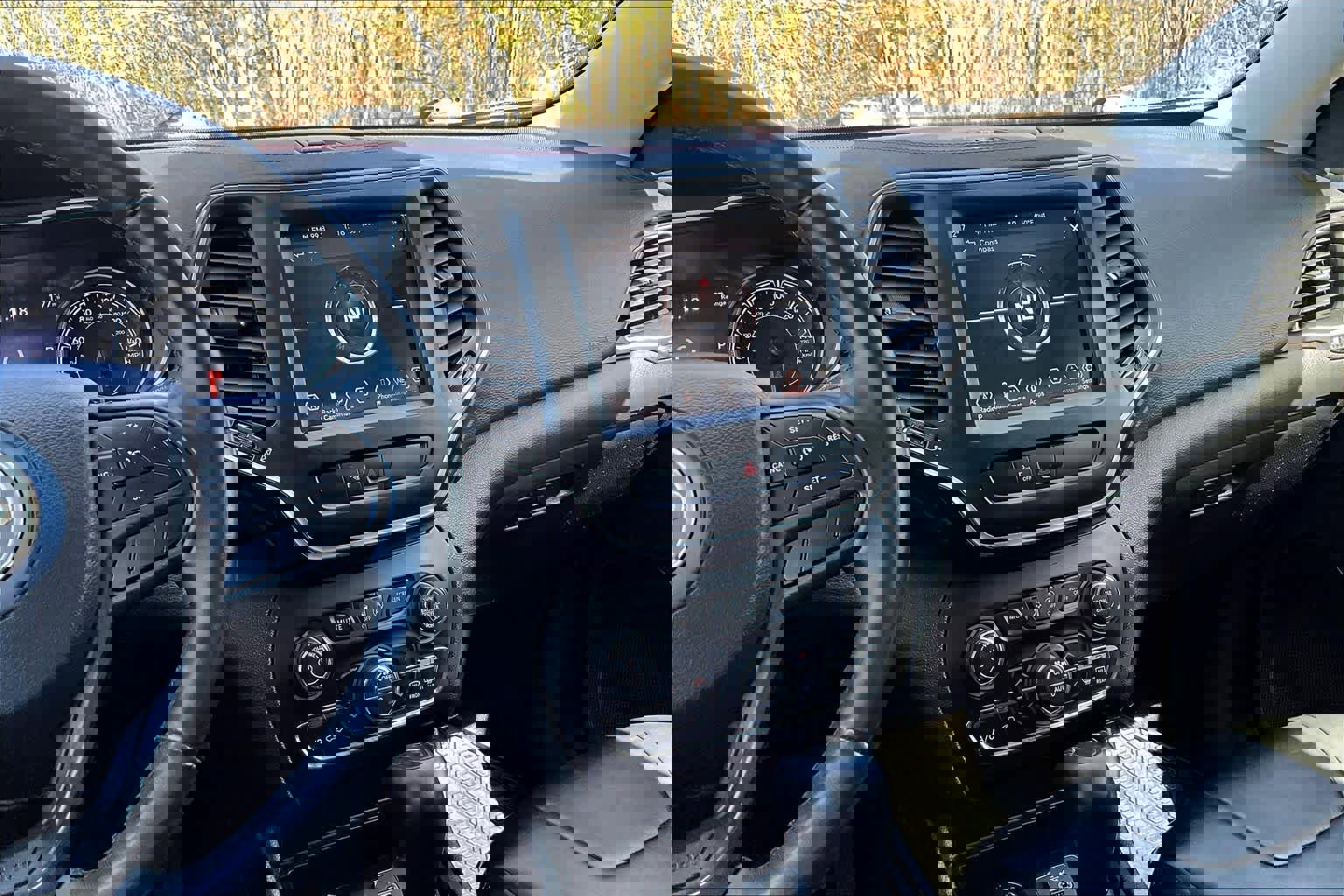 Used 2019 Jeep Cherokee Trailhawk AWD/4WD image 7