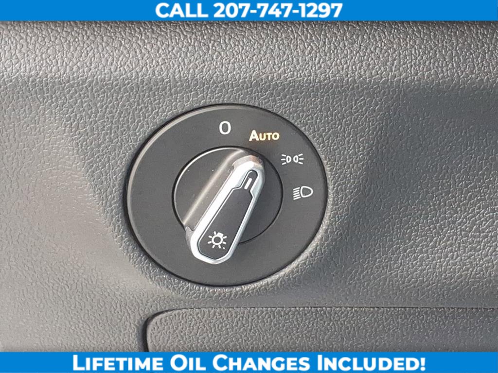 Used 2025 Volkswagen Jetta SE image 16