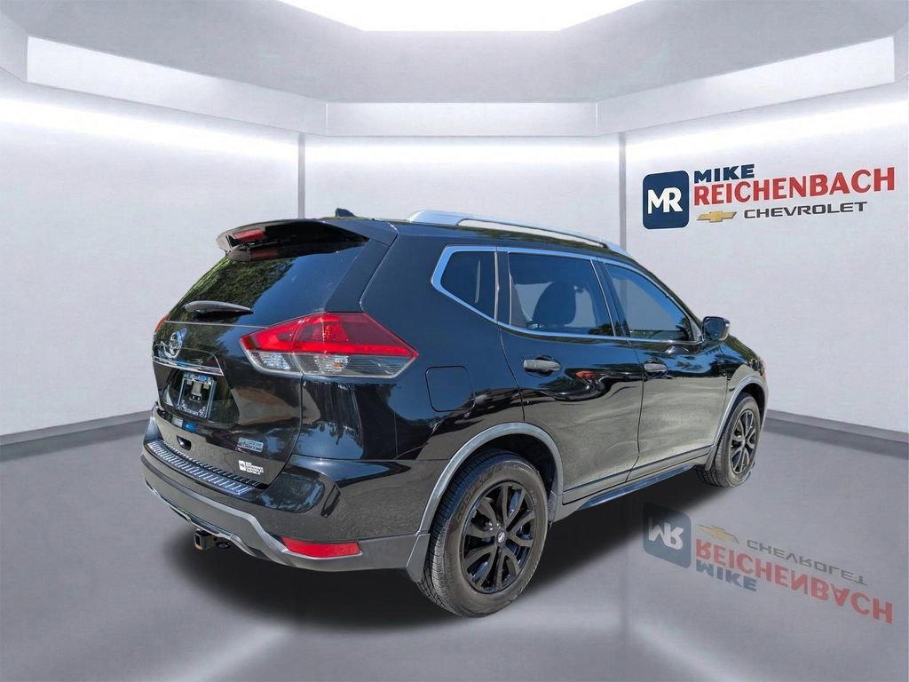 Used 2019 Nissan Rogue S w/ Special Edition Package FWD image 4