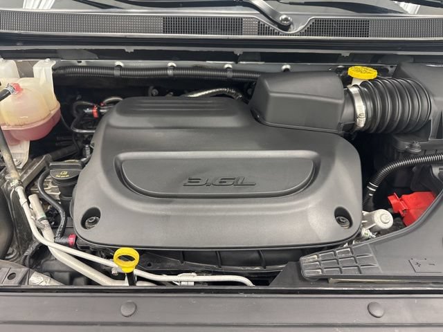 Used 2023 Chrysler Pacifica Touring-L FWD image 39