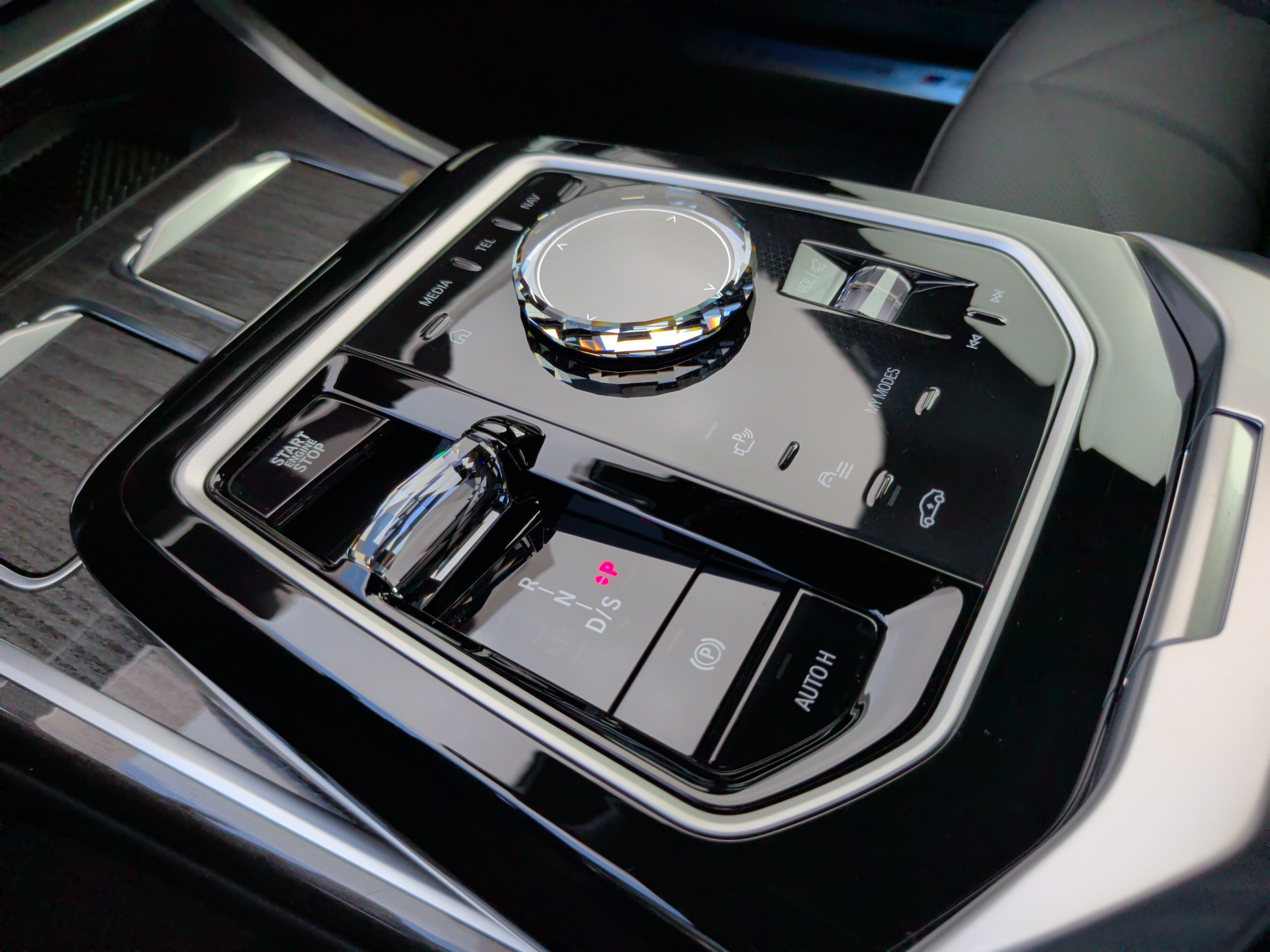 New 2026 BMW 740i w/ Premium Package RWD image 19