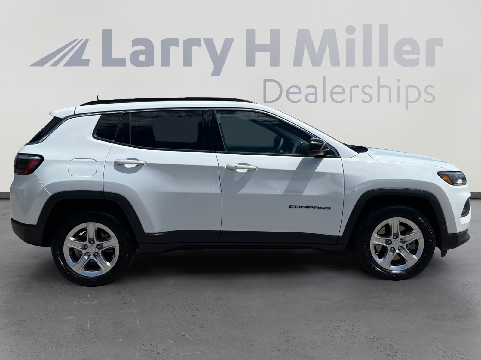 Certified 2023 Jeep Compass Latitude AWD/4WD image 6