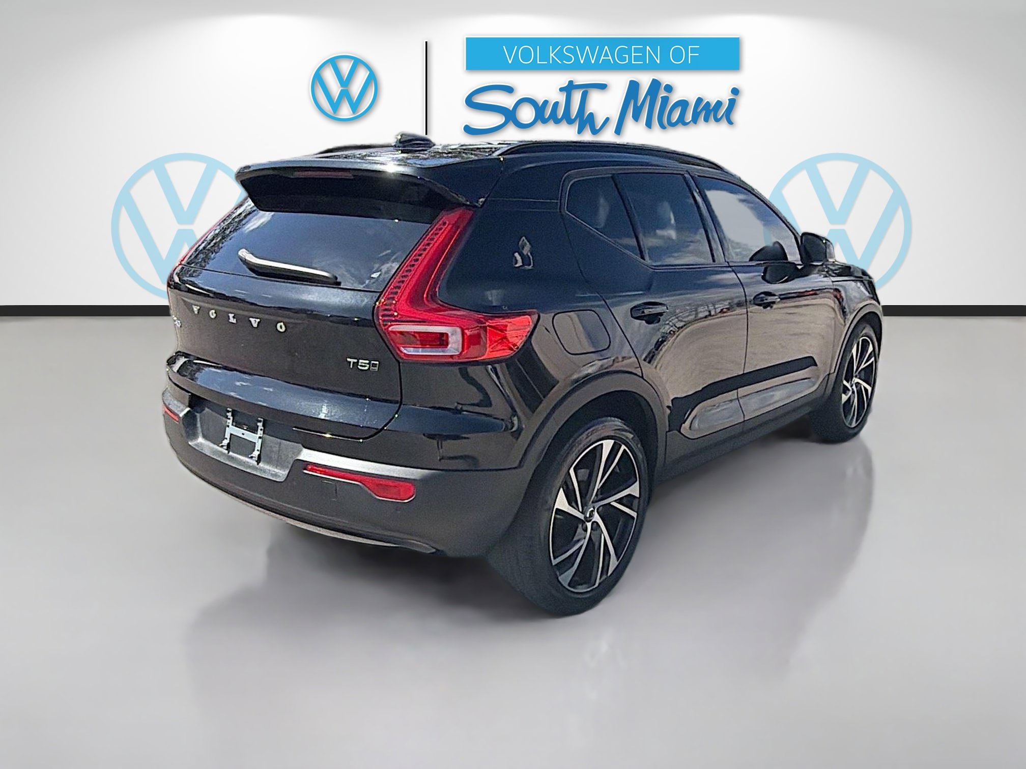 Used 2022 Volvo XC40 T5 R-Design w/ Advanced Package image 7