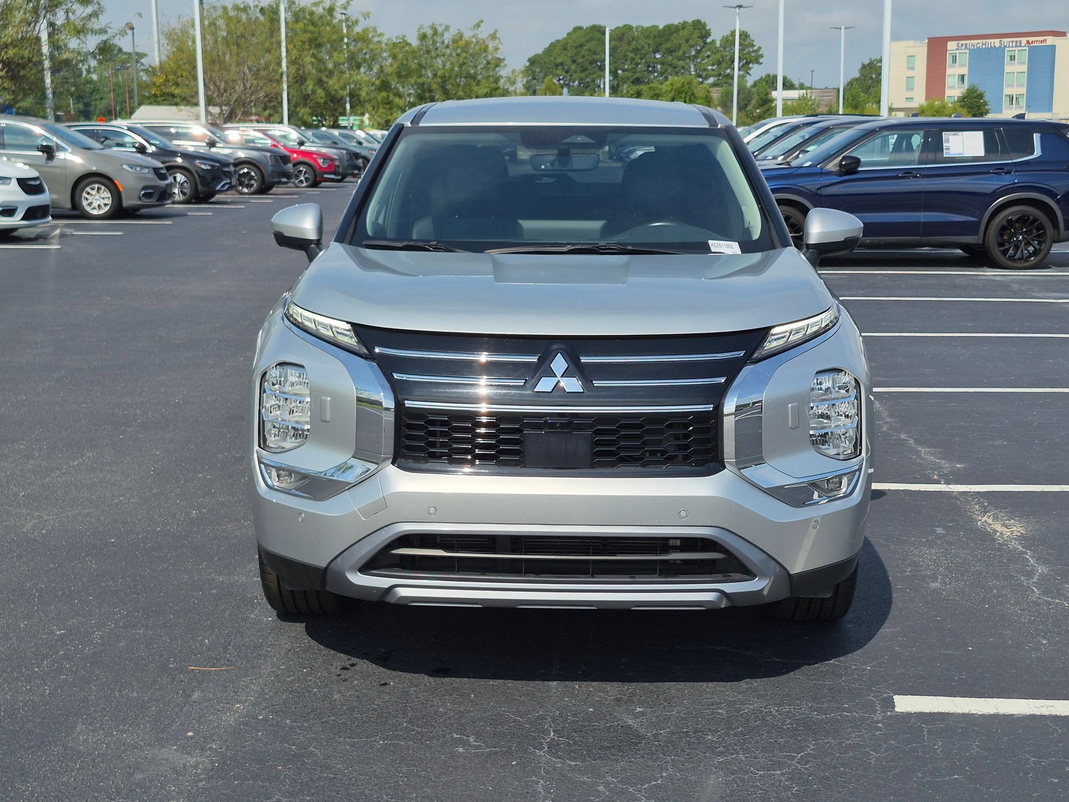 Used 2025 Mitsubishi Outlander AWD image 8