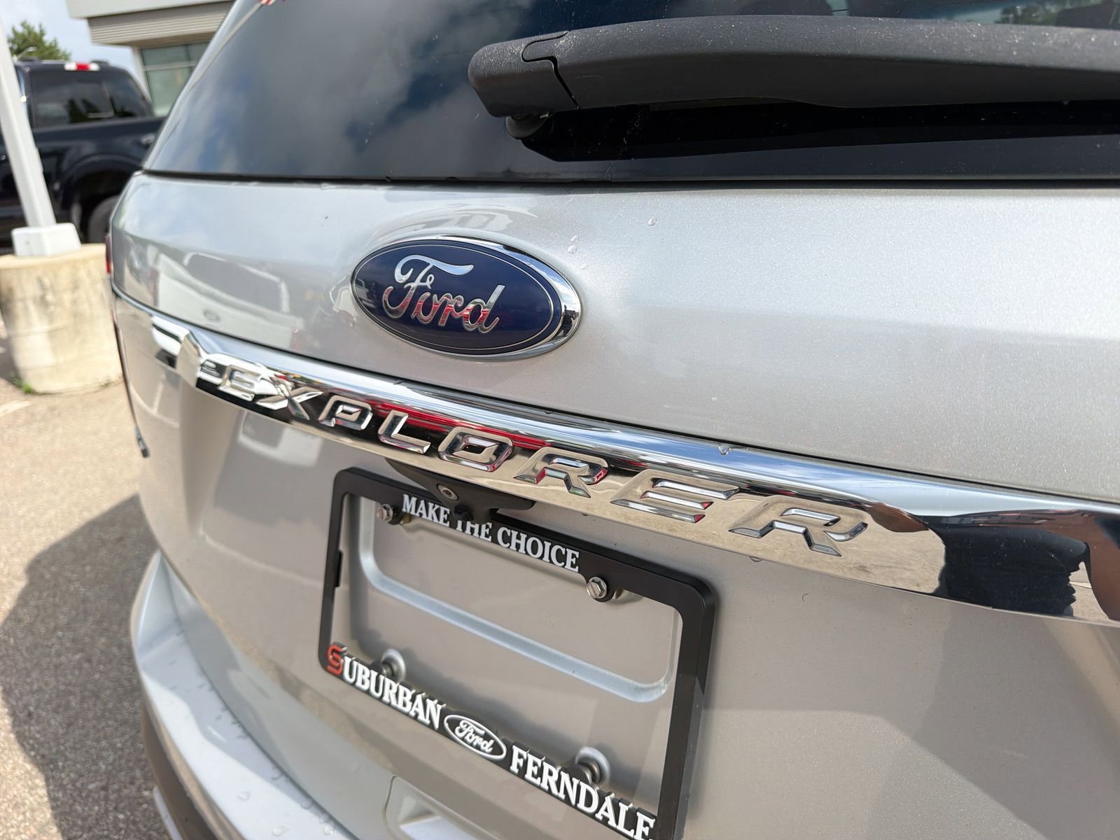 Used 2017 Ford Explorer XLT w/ Equipment Group 202A FWD image 18
