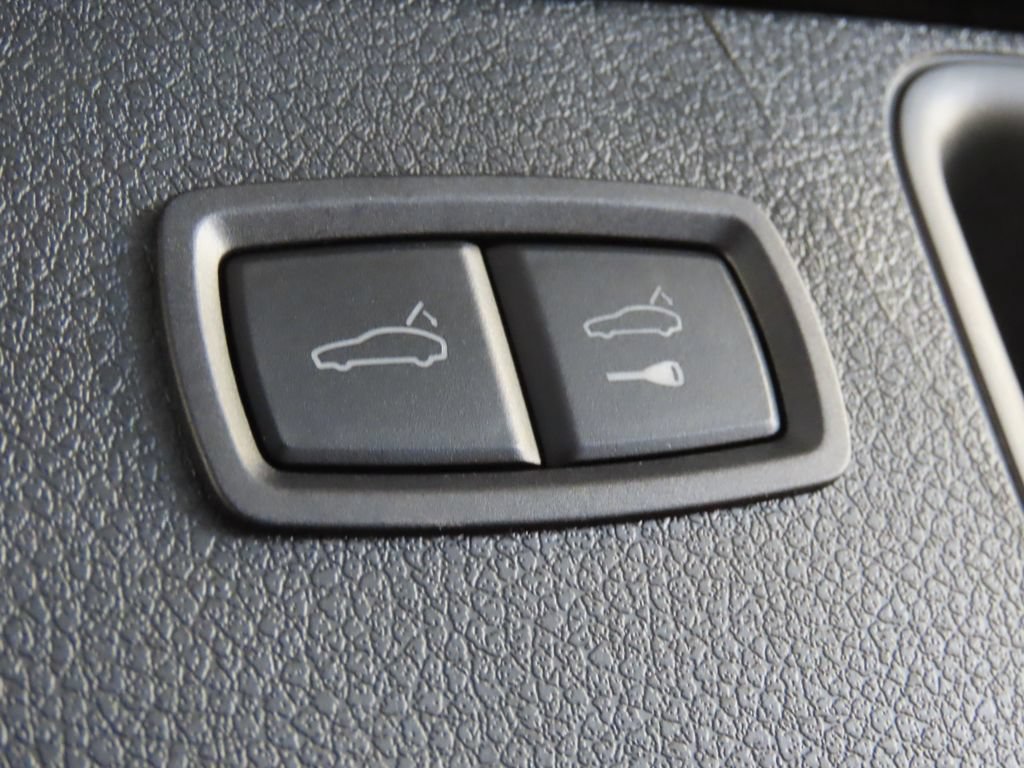 Certified 2026 Porsche Macan AWD/4WD image 50