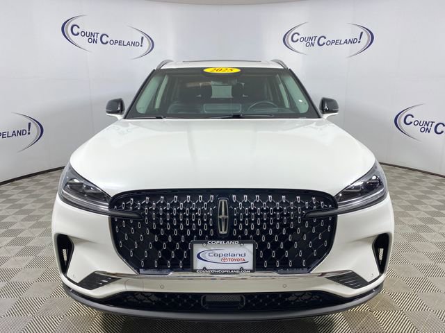 Used 2025 Lincoln Aviator Reserve w/ Illumination Package image 2