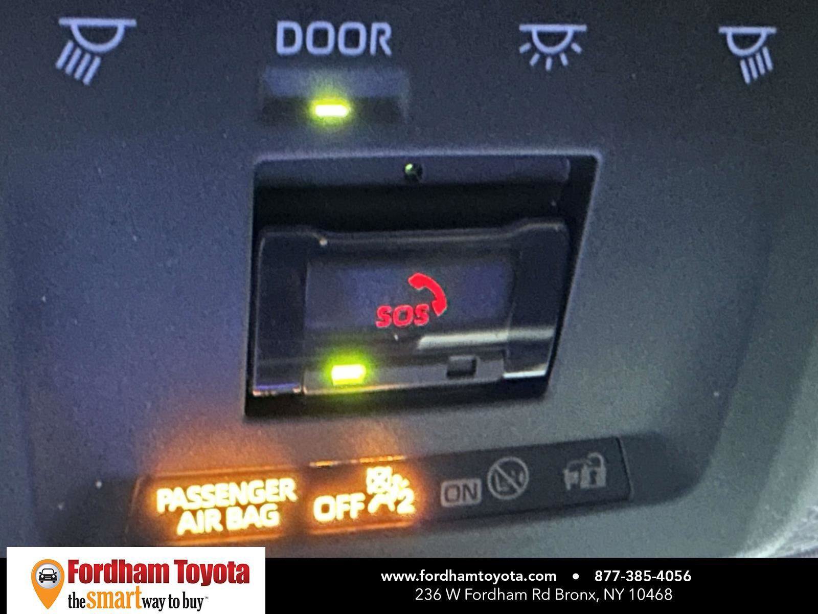 Used 2024 Toyota Prius LE AWD/4WD image 30