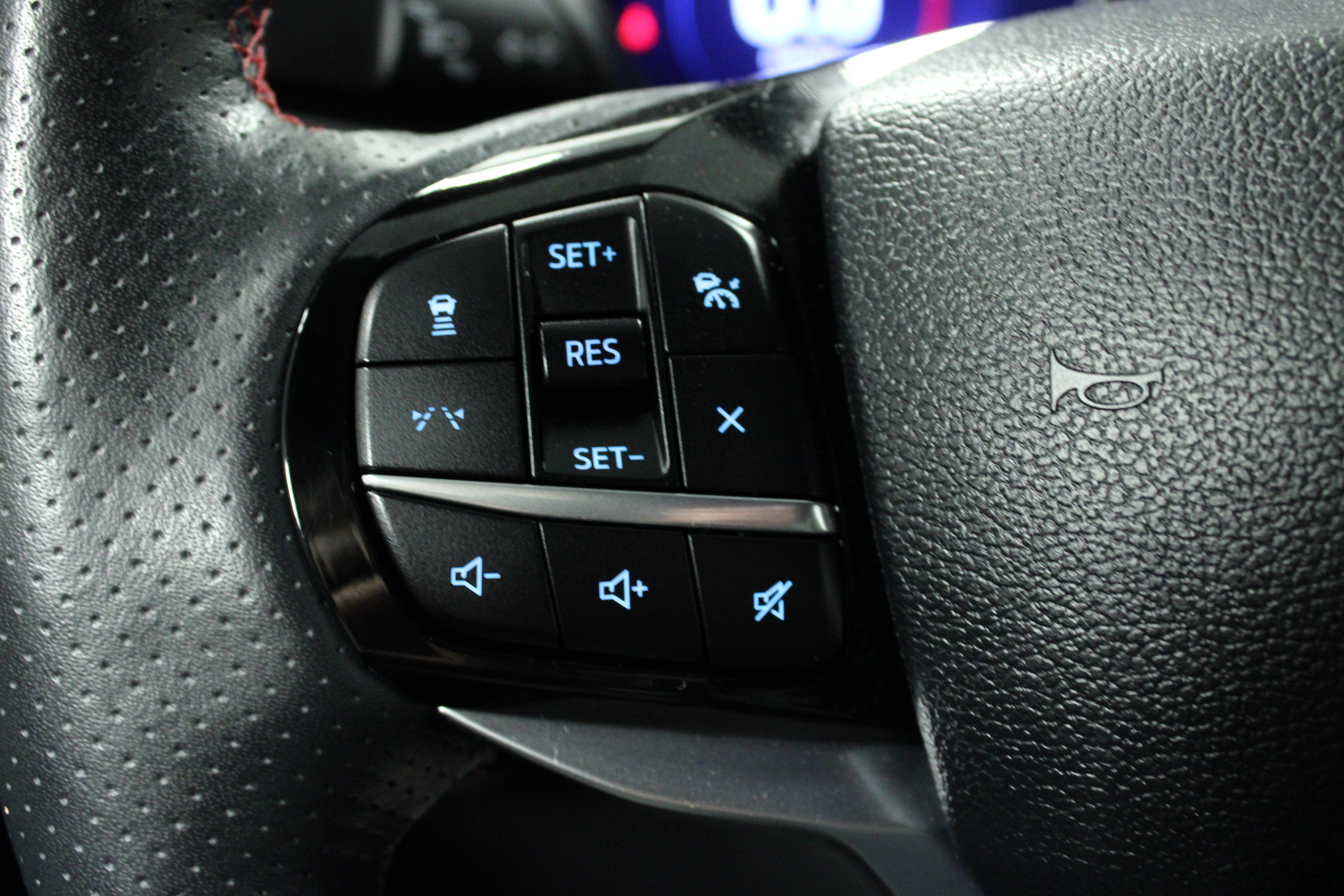 Used 2025 Ford Explorer ST-Line w/ ST-Line Street Pack AWD/4WD image 21
