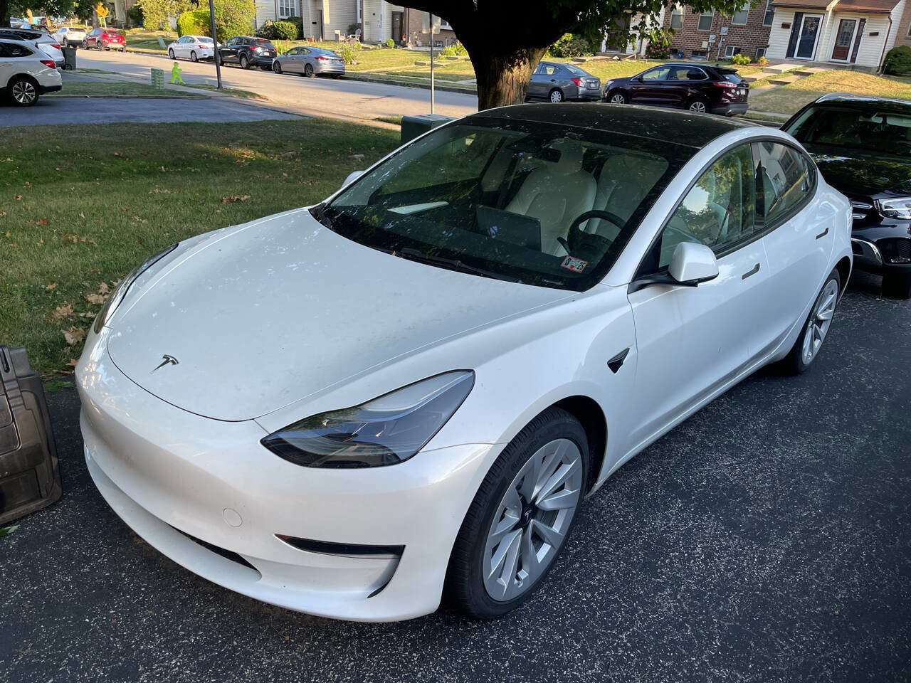 Used 2023 Tesla Model 3 Standard Range image 3