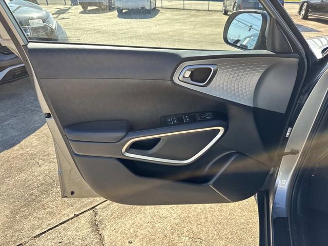 Used 2024 Kia Soul LX w/ Option Group 015 image 40