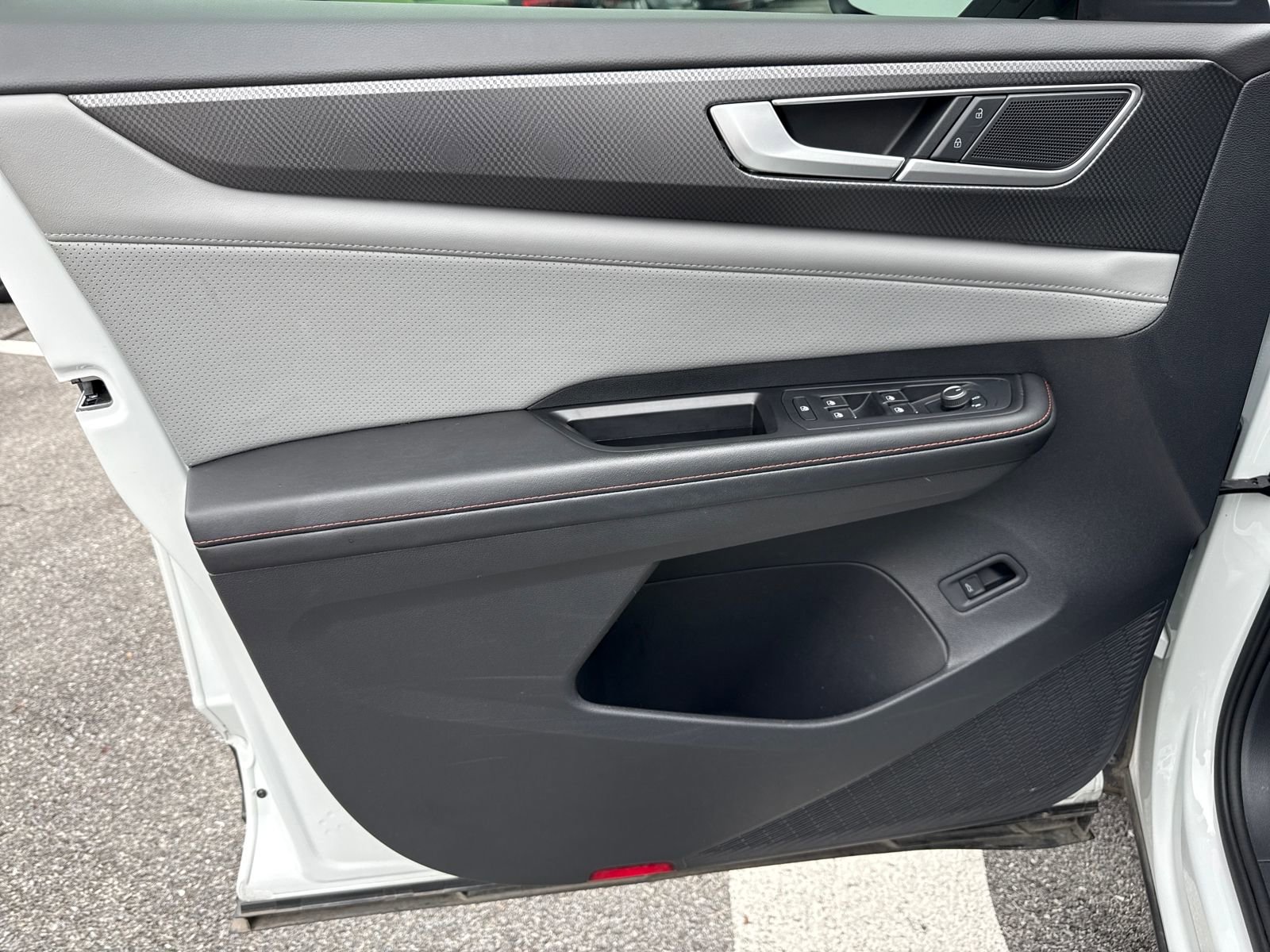 Used 2024 Volkswagen Atlas Peak Edition SE image 11