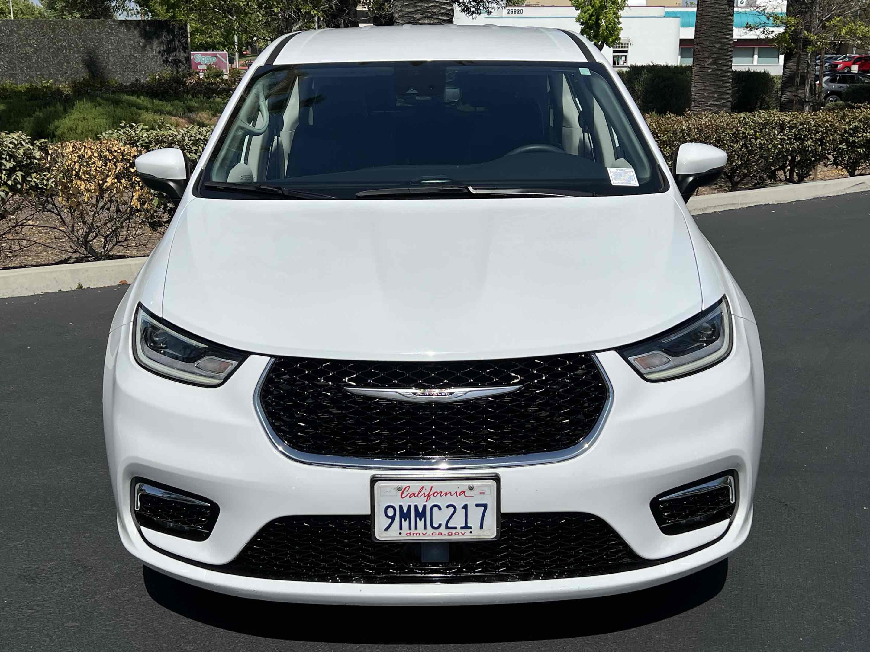Used 2023 Chrysler Pacifica Touring-L FWD image 18