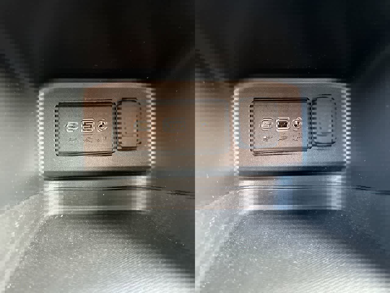 Used 2020 Chevrolet Equinox LT w/ Driver Convenience Package image 32