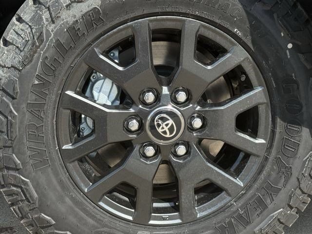 New 2026 Toyota 4Runner SR5 AWD/4WD image 9