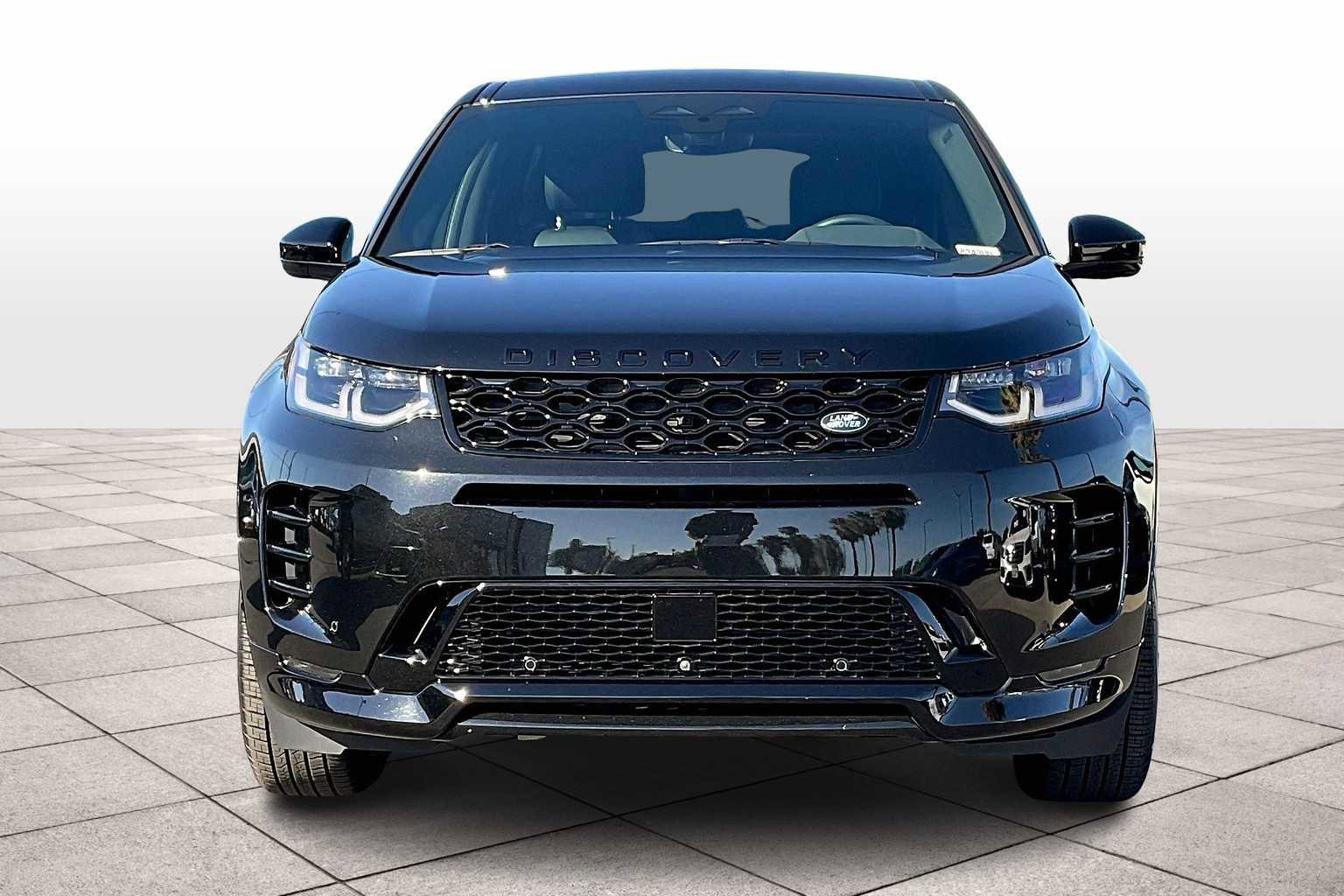 Used 2025 Land Rover Discovery Sport Dynamic SE image 3