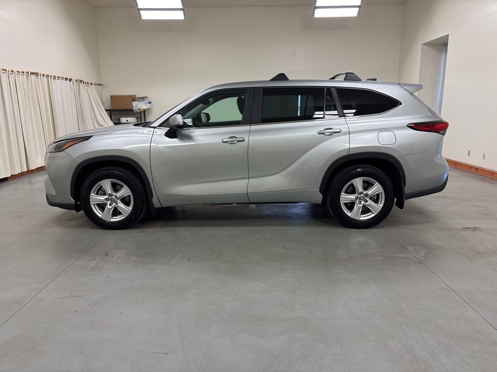 Used 2023 Toyota Highlander L image 5