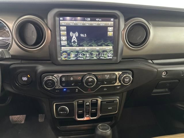 Used 2023 Jeep Wrangler Unlimited w/ Cold Weather Group image 21