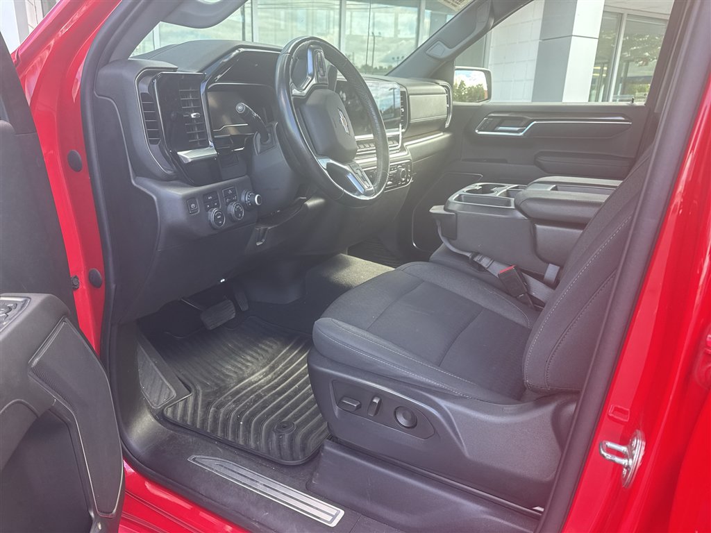 Used 2022 Chevrolet Silverado 1500 LT AWD/4WD image 9