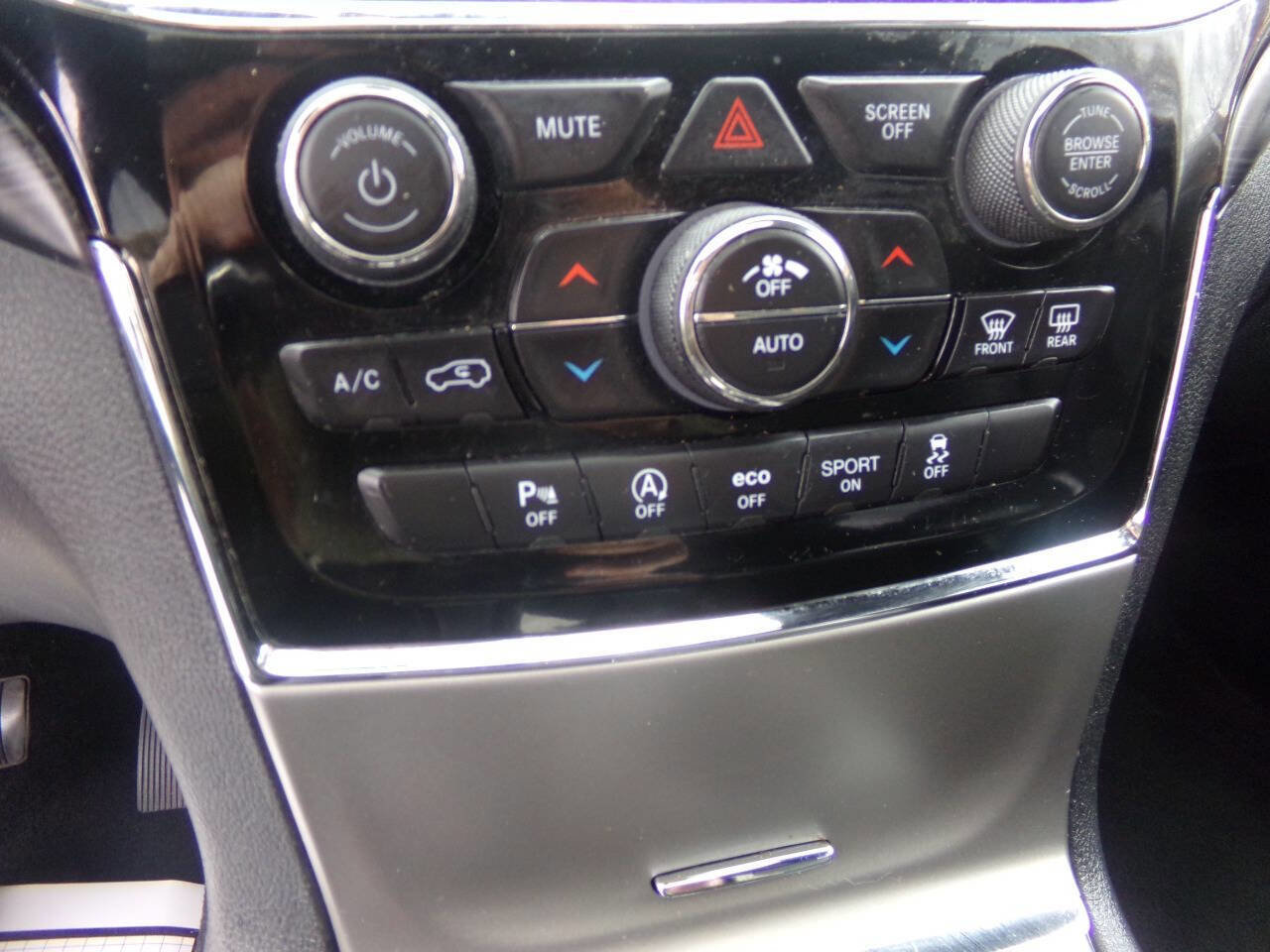 Used 2019 Jeep Grand Cherokee Altitude image 26