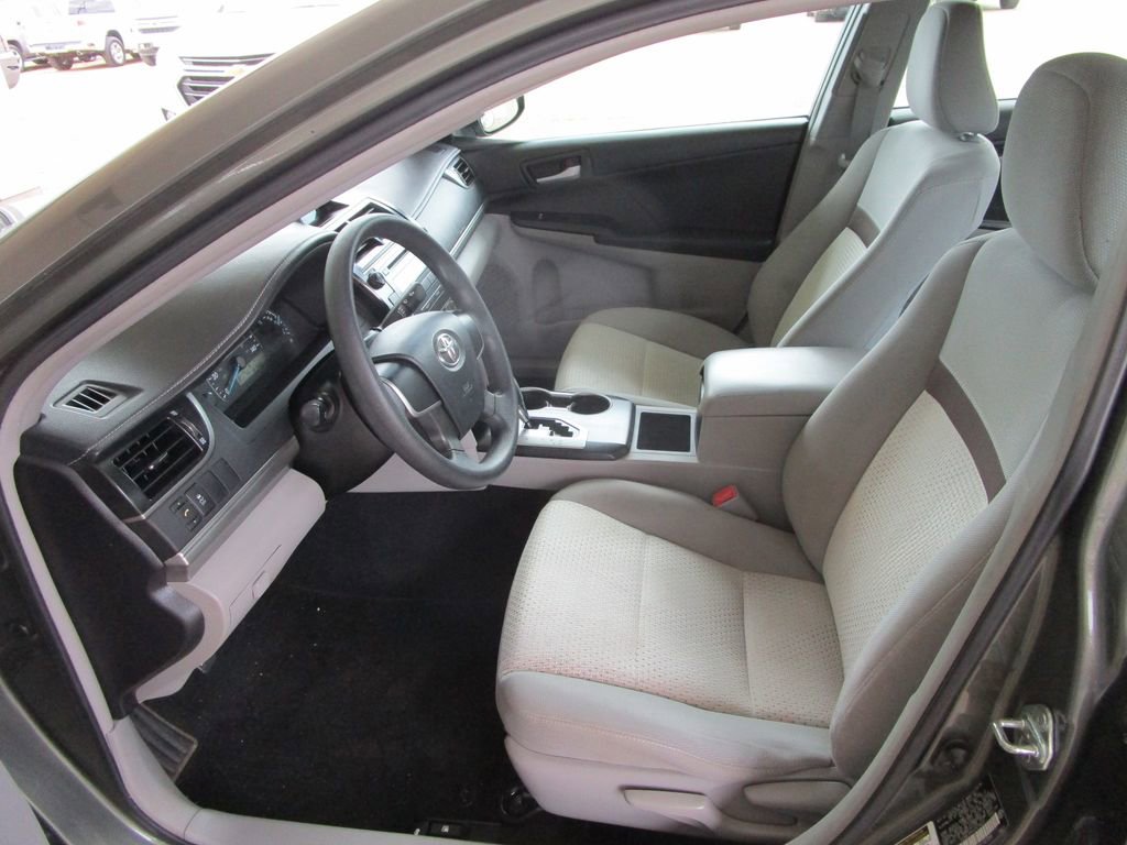 Used 2012 Toyota Camry L image 16