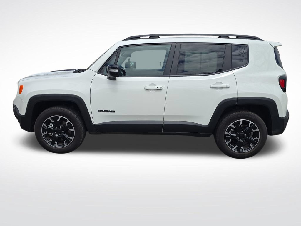 Used 2023 Jeep Renegade Latitude AWD/4WD image 2