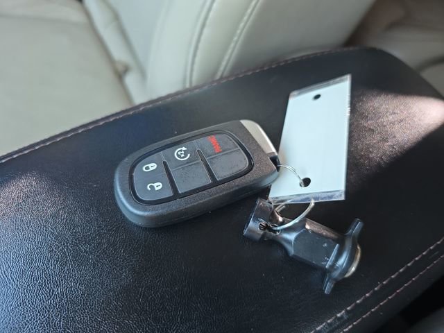 Used 2017 Jeep Cherokee Limited w/ Technology Group image 31