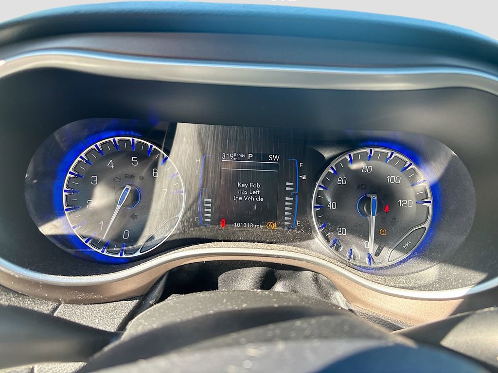 Used 2019 Chrysler Pacifica Touring-L image 42