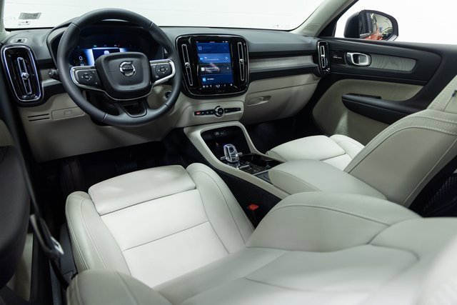 Used 2024 Volvo XC40 B5 Ultimate w/ Protection Package Premier image 26