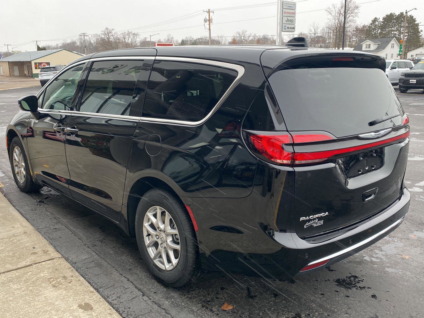 New 2026 Chrysler Pacifica Select image 17