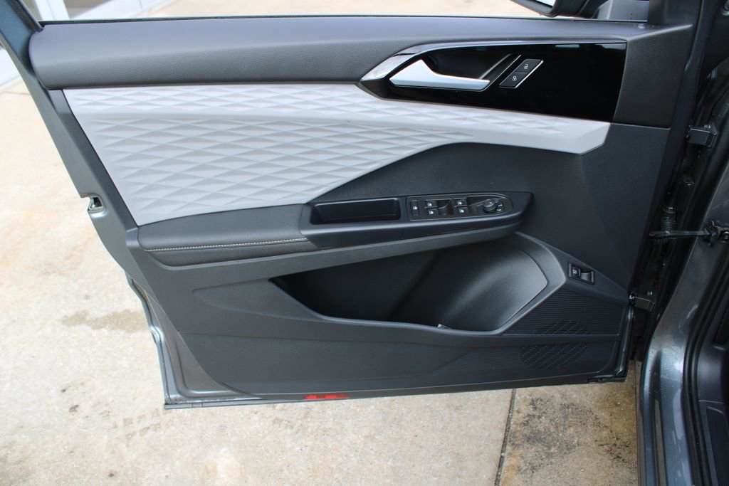 Certified 2024 Volkswagen Taos S image 9