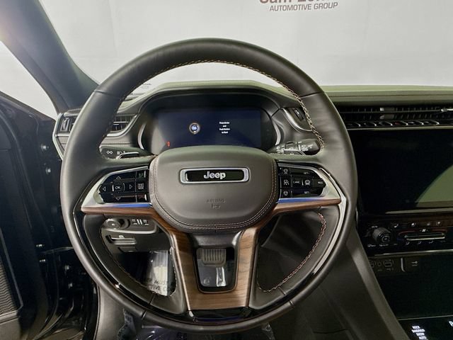 Used 2025 Jeep Grand Cherokee Summit w/ Obsidian Package AWD/4WD image 11