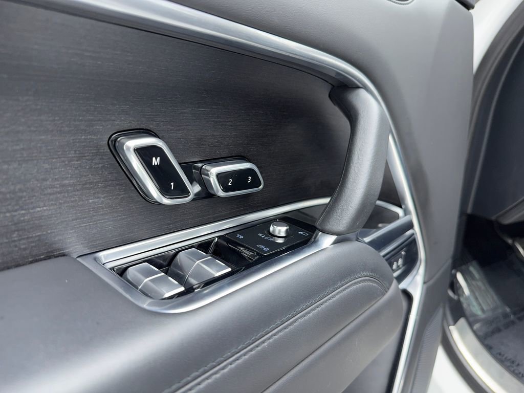 Used 2023 Land Rover Range Rover Long Wheelbase SE image 42