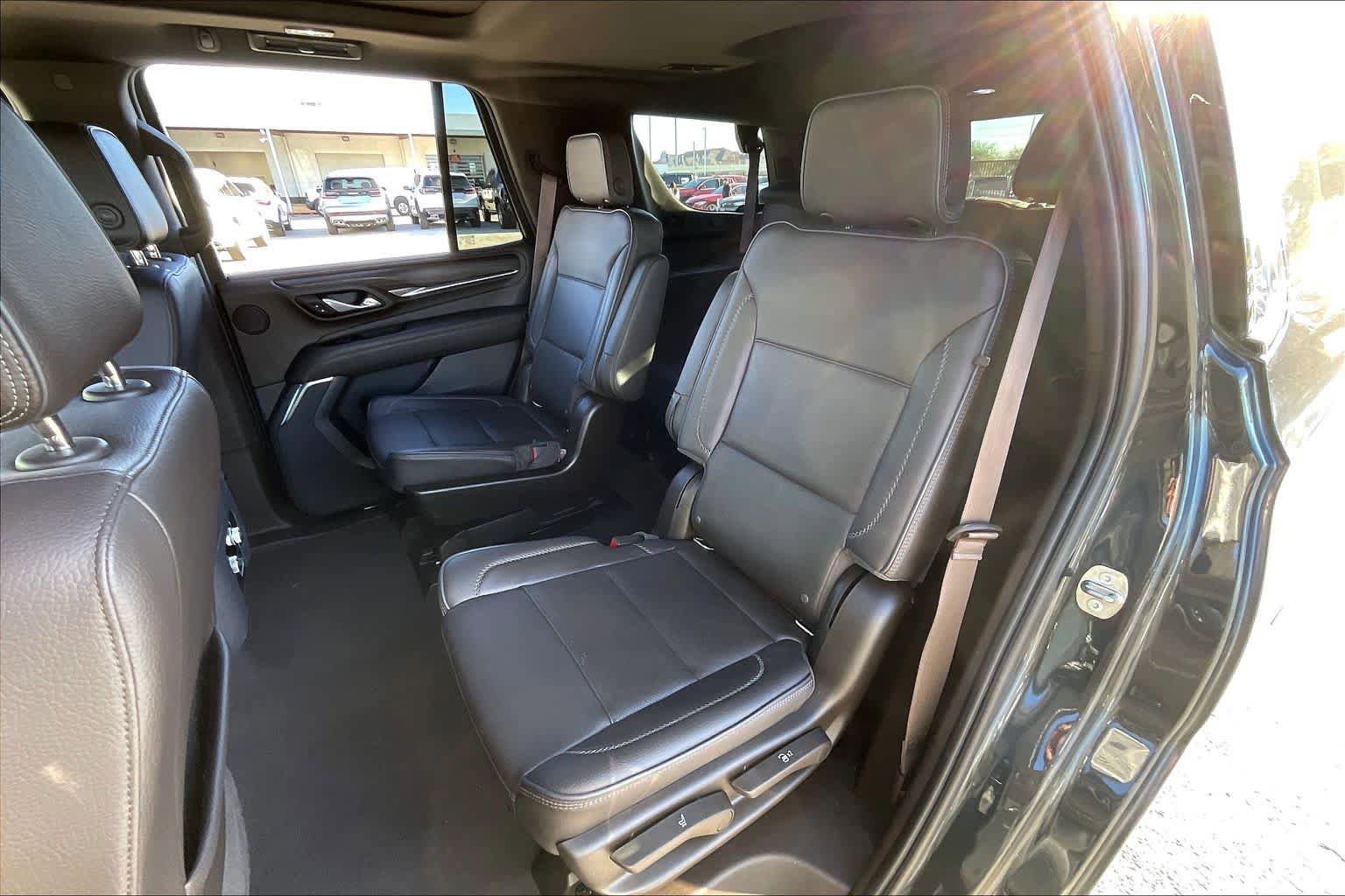 Used 2021 GMC Yukon Denali w/ Denali Premium Package AWD/4WD image 57